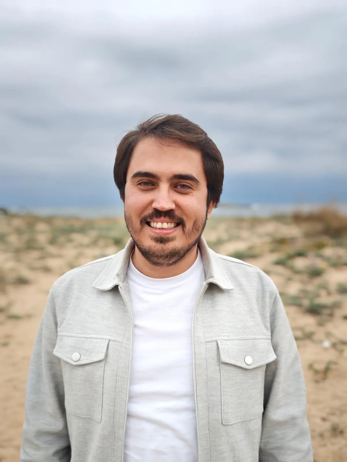 Marmara Hukuk Mezunu Avukat Fatih Özden Portre